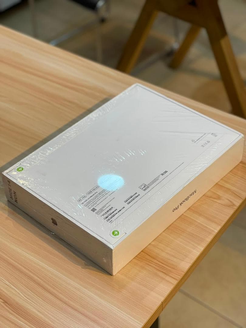 Apple MacBook Pro 14" M3 view 2