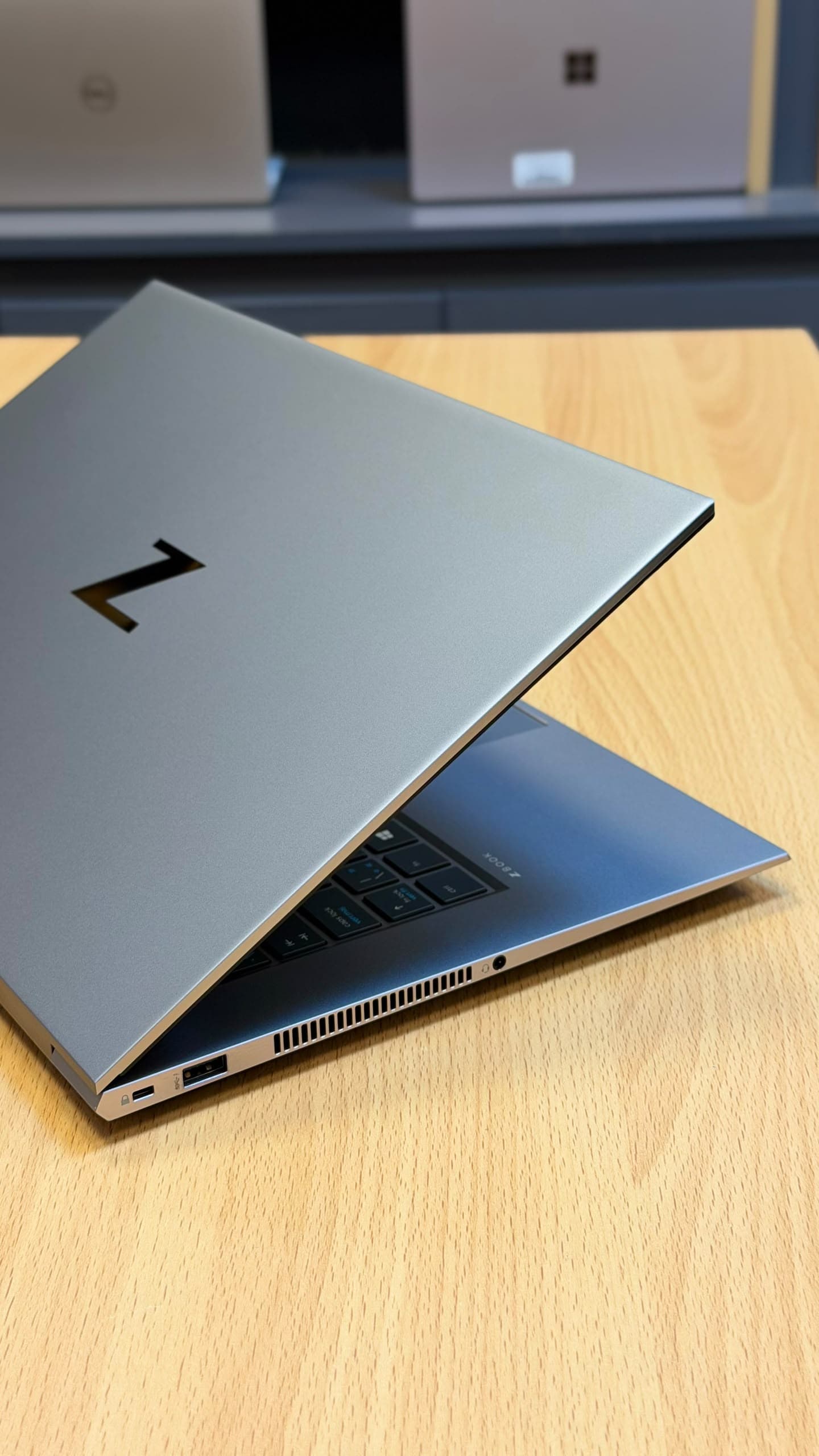HP ZBook Firefly 14 (Mobile Workstation)