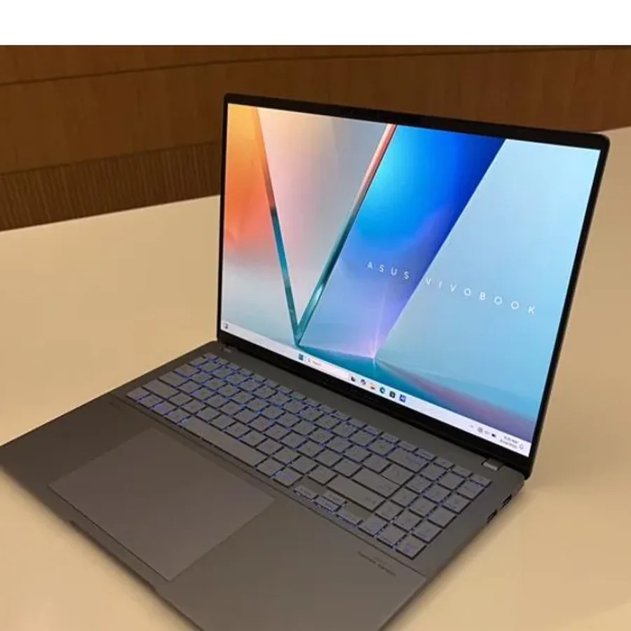 ASUS VivoBook 15 view 2