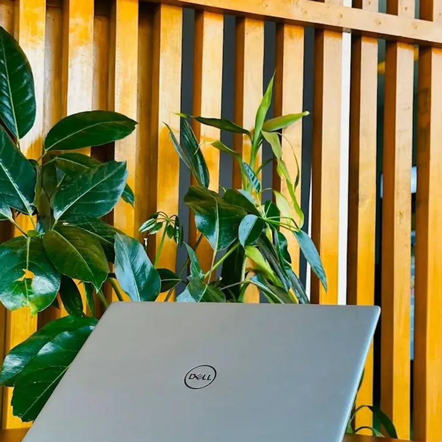 Dell Latitude 7390 view 2