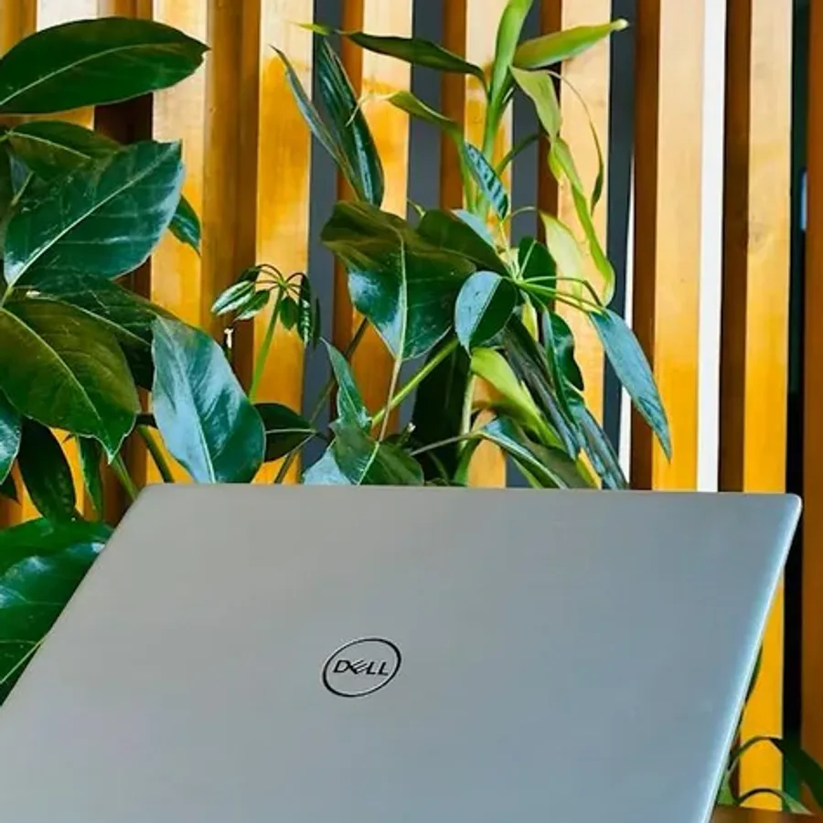 Dell Latitude 7390 view 3
