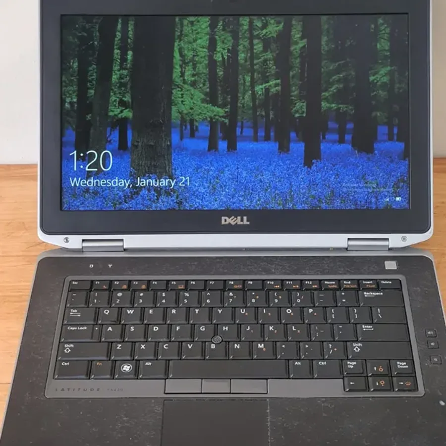 Dell Latitude 7420 view 2