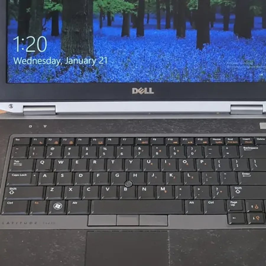 Dell Latitude 7420 view 3