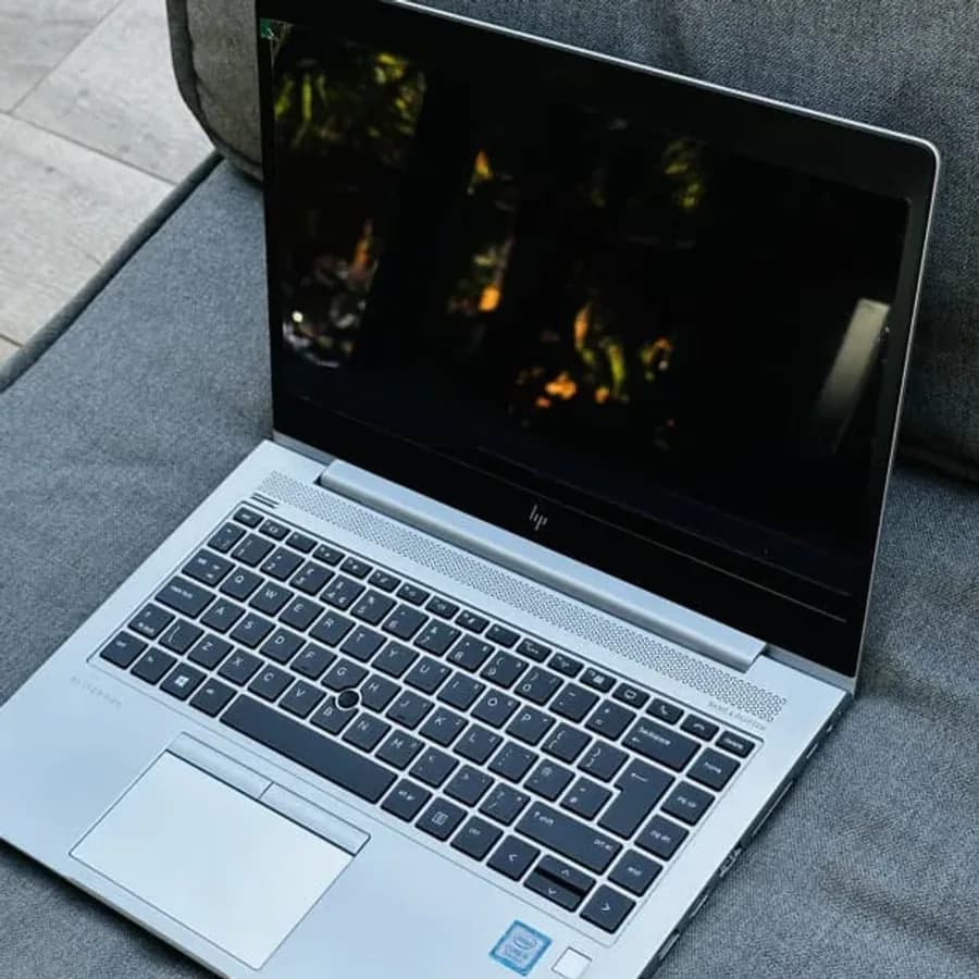HP EliteBook 840 G8 view 2