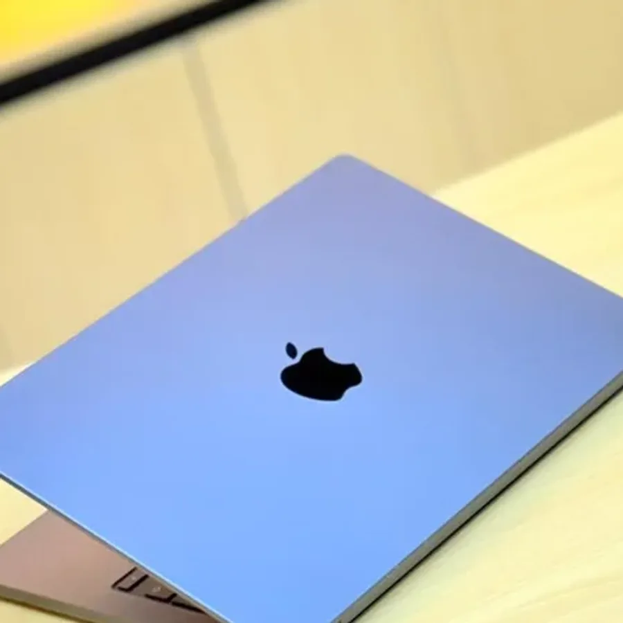 Apple MacBook Air M2 view 3