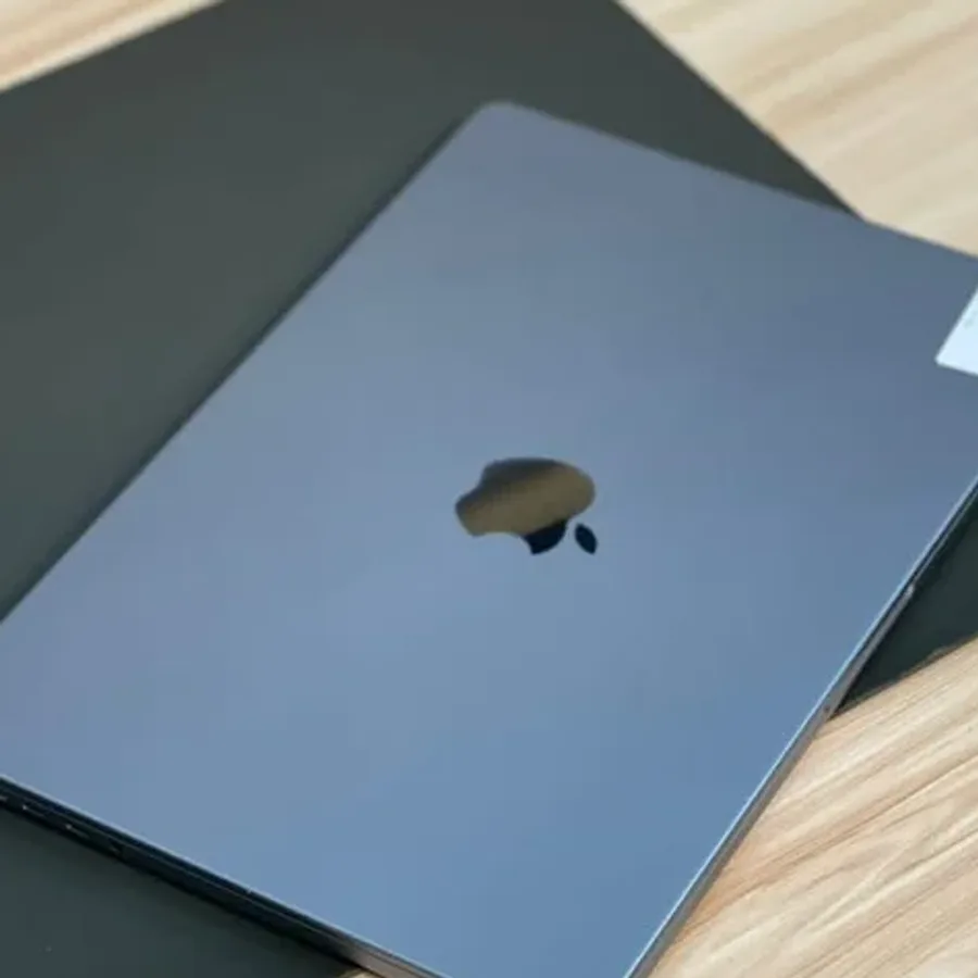 Apple MacBook Pro 13" M2 view 3