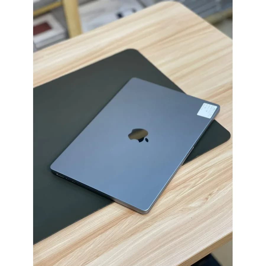 Apple MacBook Pro 13" M2