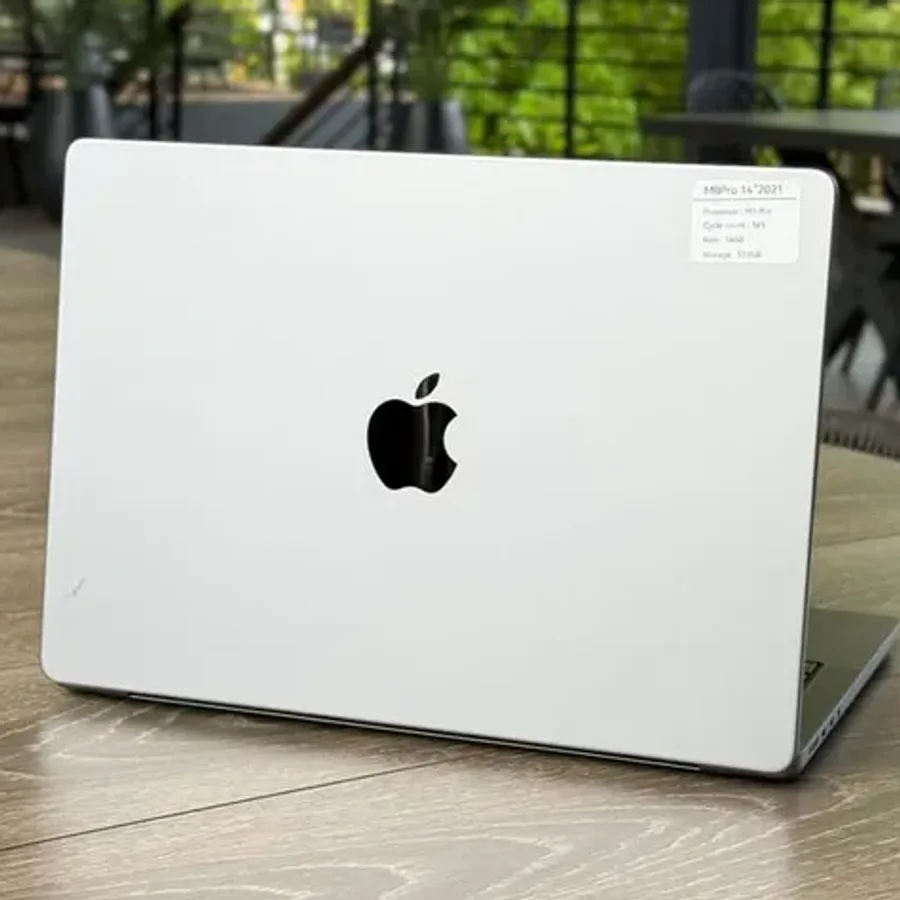 Apple MacBook Pro 14" M3 view 3