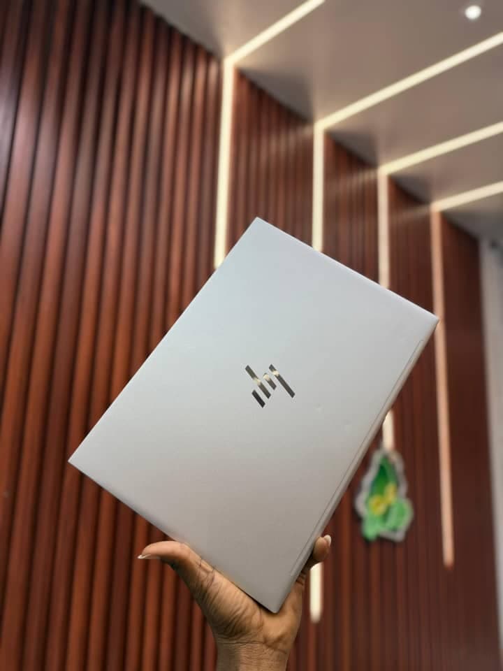 HP EliteBook 1040 G8