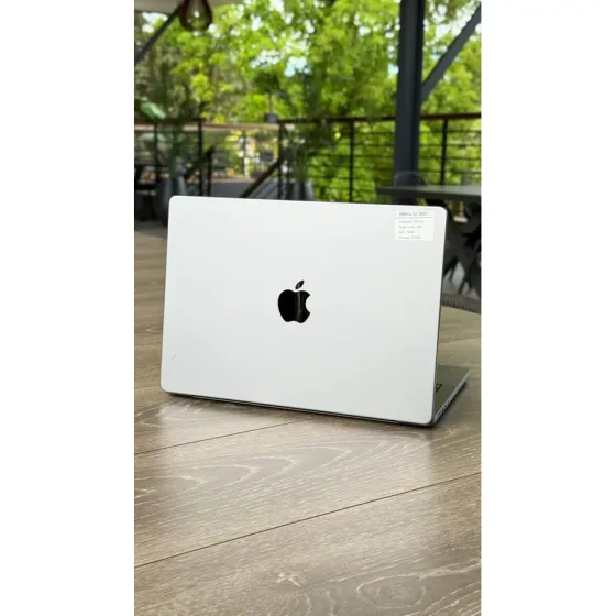 Apple MacBook Pro 14" M3