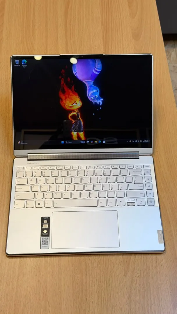 Lenovo Yoga 9i (2-in-1) view 2