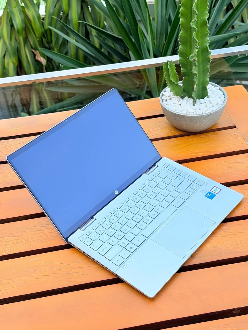 HP Pavilion x360 14 (Rose Gold) view 3