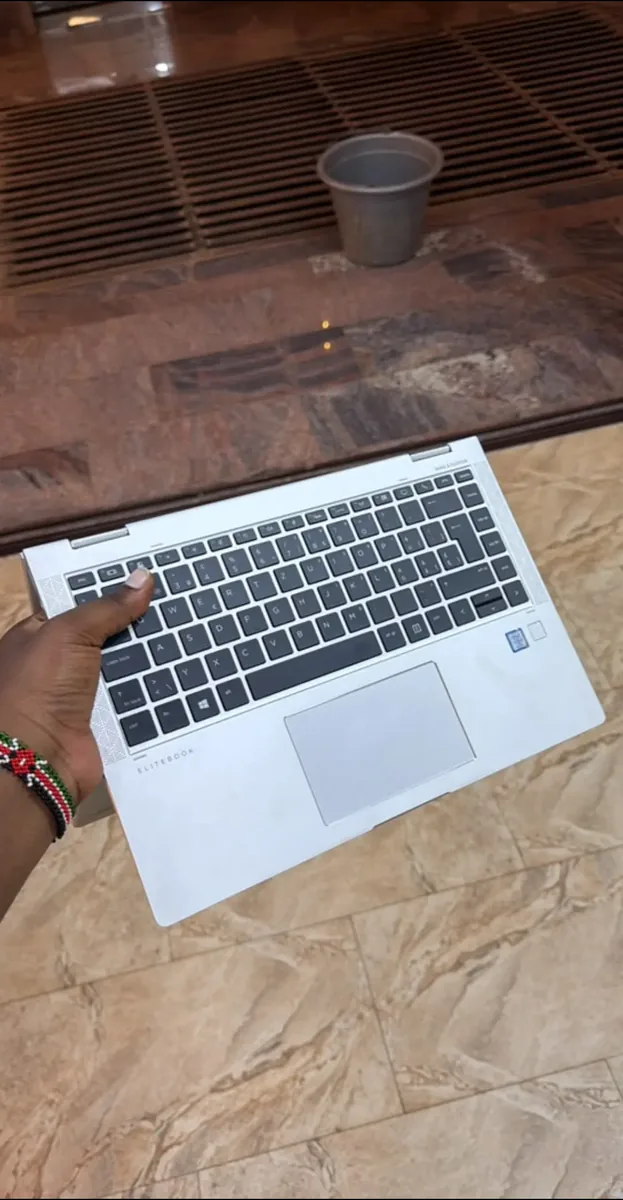 HP EliteBook x360 (Core i5) view 3