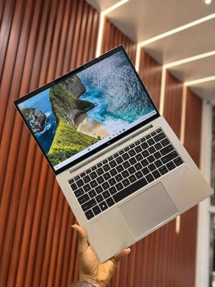 HP EliteBook 1040 G10 (Gold)