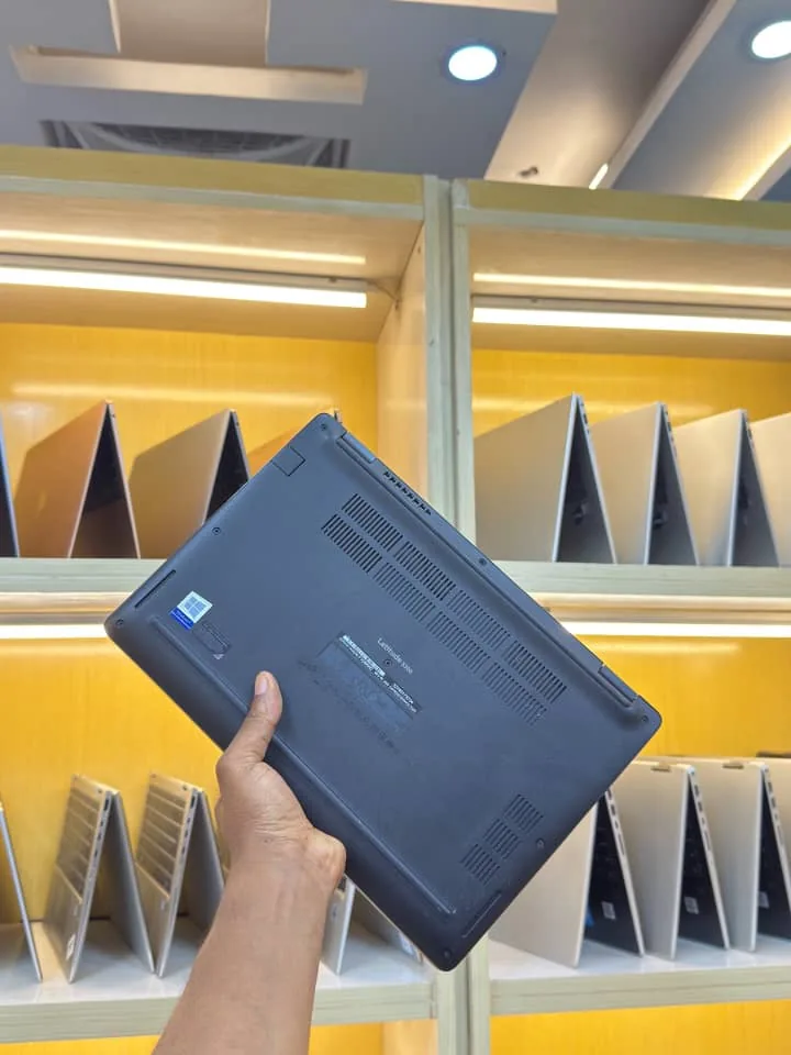 Dell Latitude 2-in-1 (vPro) view 2